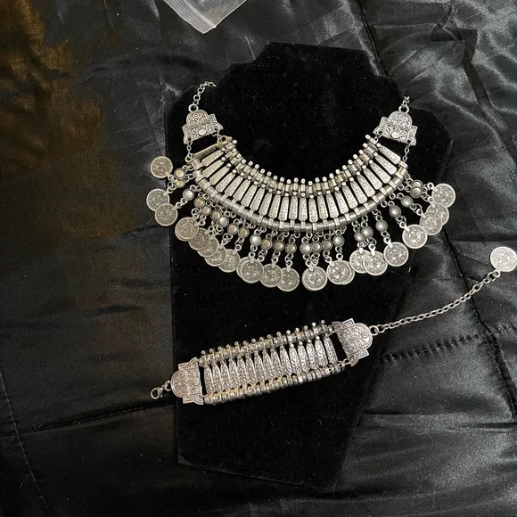 Elegant Silver Statement Necklace - Picture 6 of 7